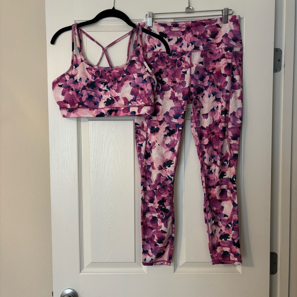 Gaiam Sutton Print Yoga Sports Bra & Leggings Set Pink/White/Blue Sz M